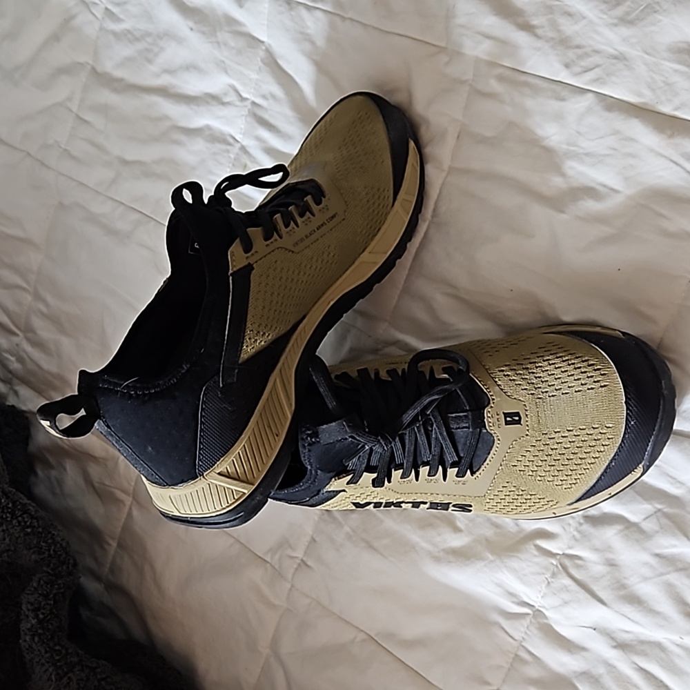 Viktos Range Trainer size 10 like new no box